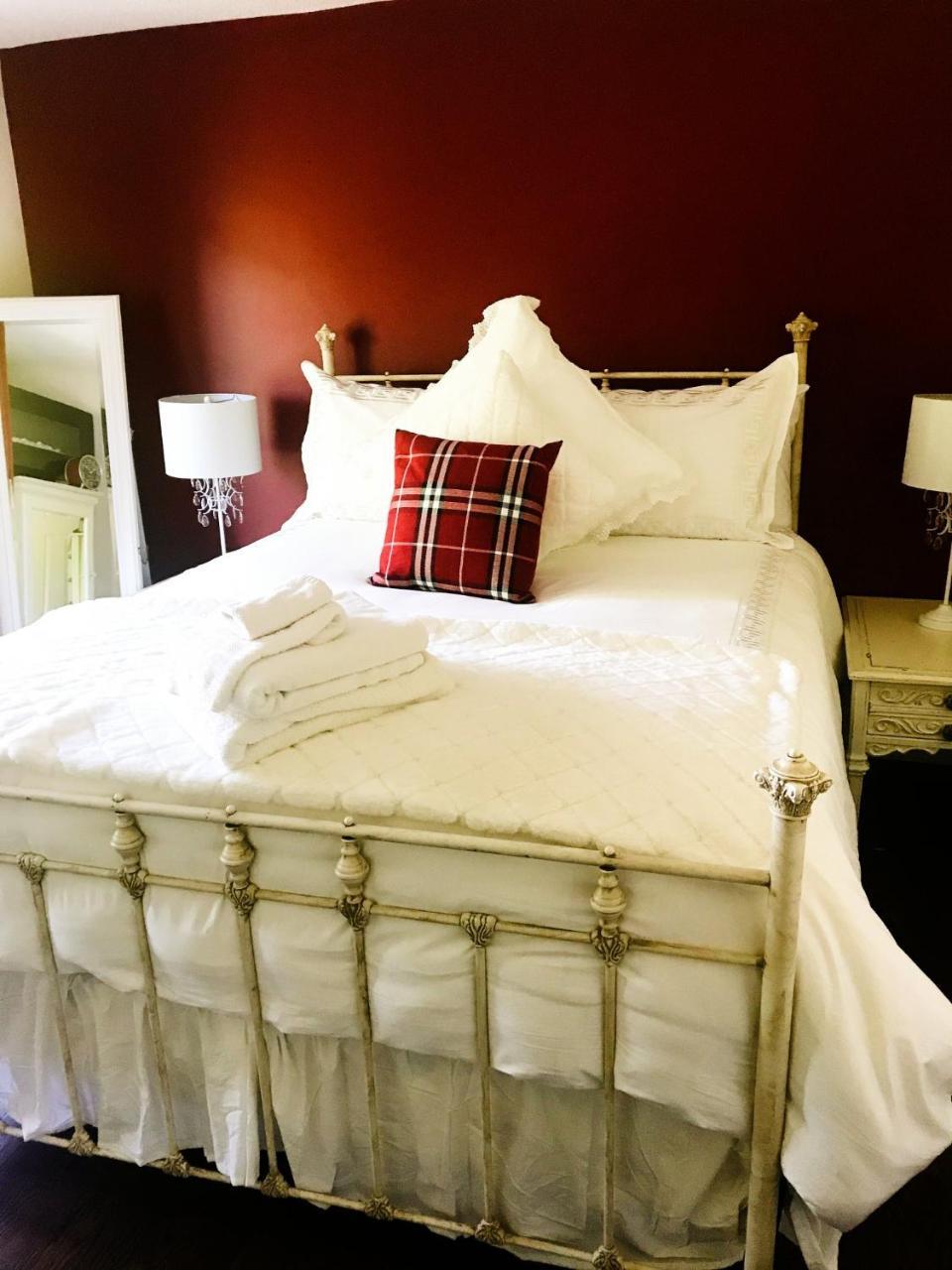 The Tartan House Bed & Breakfast Ajax Ngoại thất bức ảnh