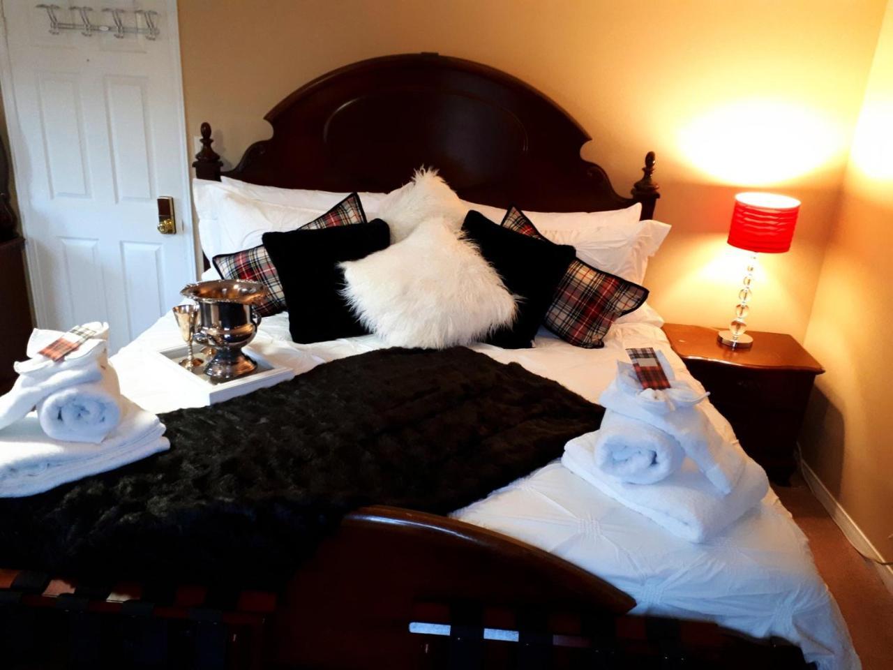 The Tartan House Bed & Breakfast Ajax Ngoại thất bức ảnh